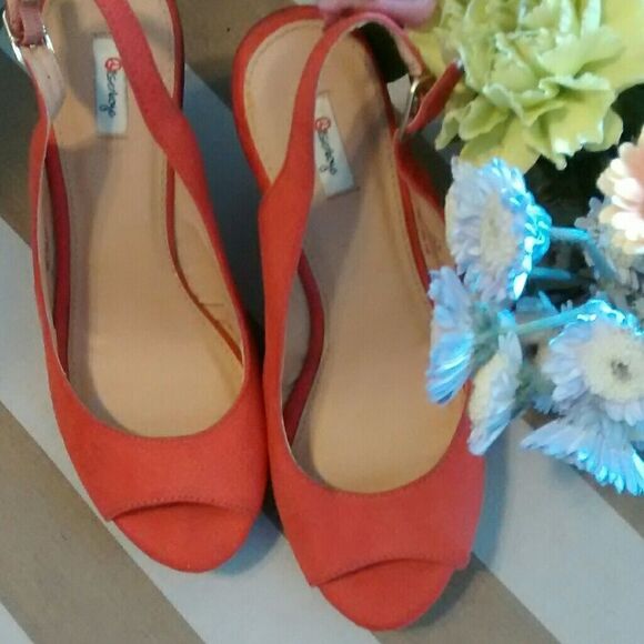 Olsenboye Platform Sandals  - Picture 8 of 8